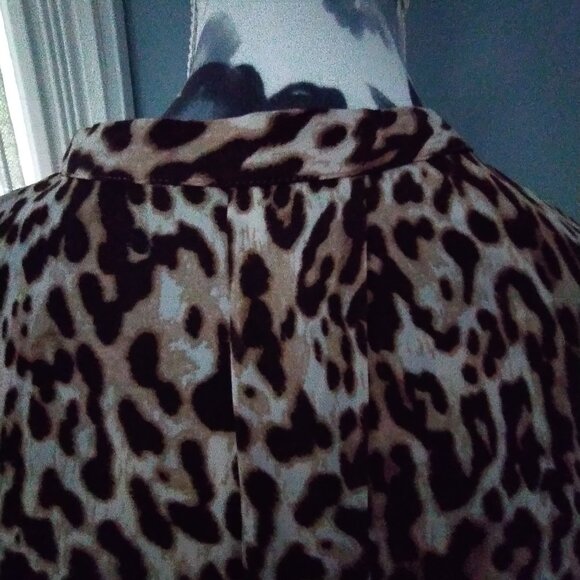Leopard print short-sleeve button-front blouse, EUC - Picture 5 of 7